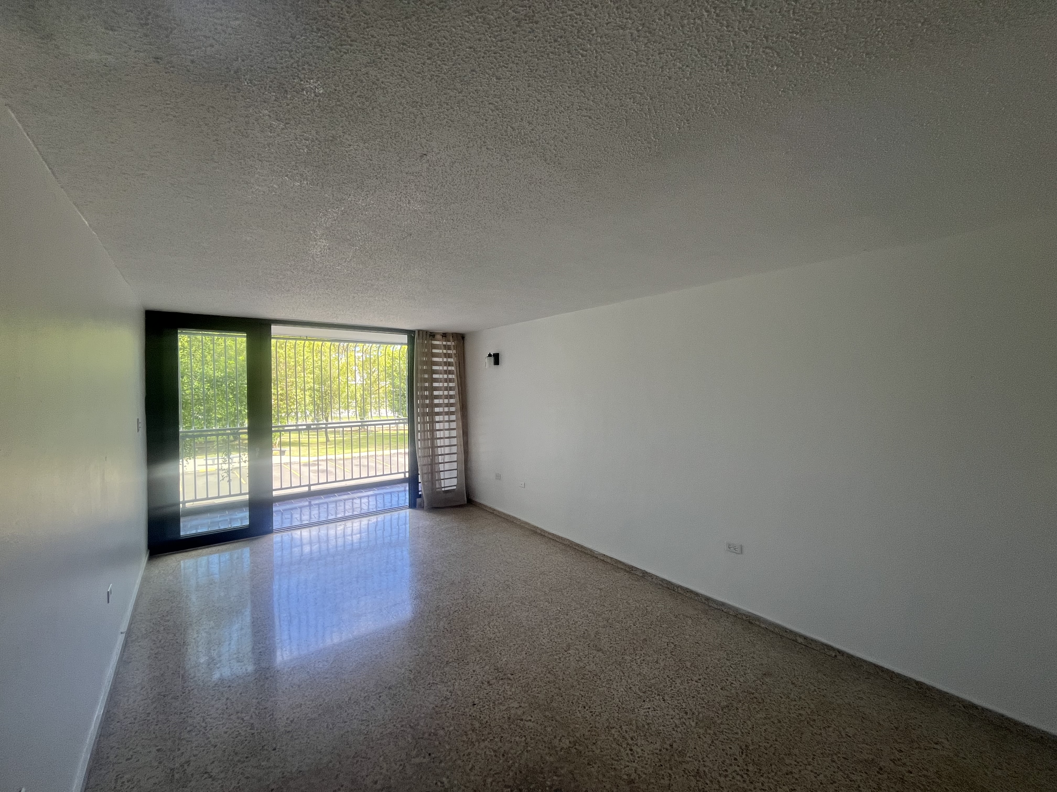 Property Gallery image 0