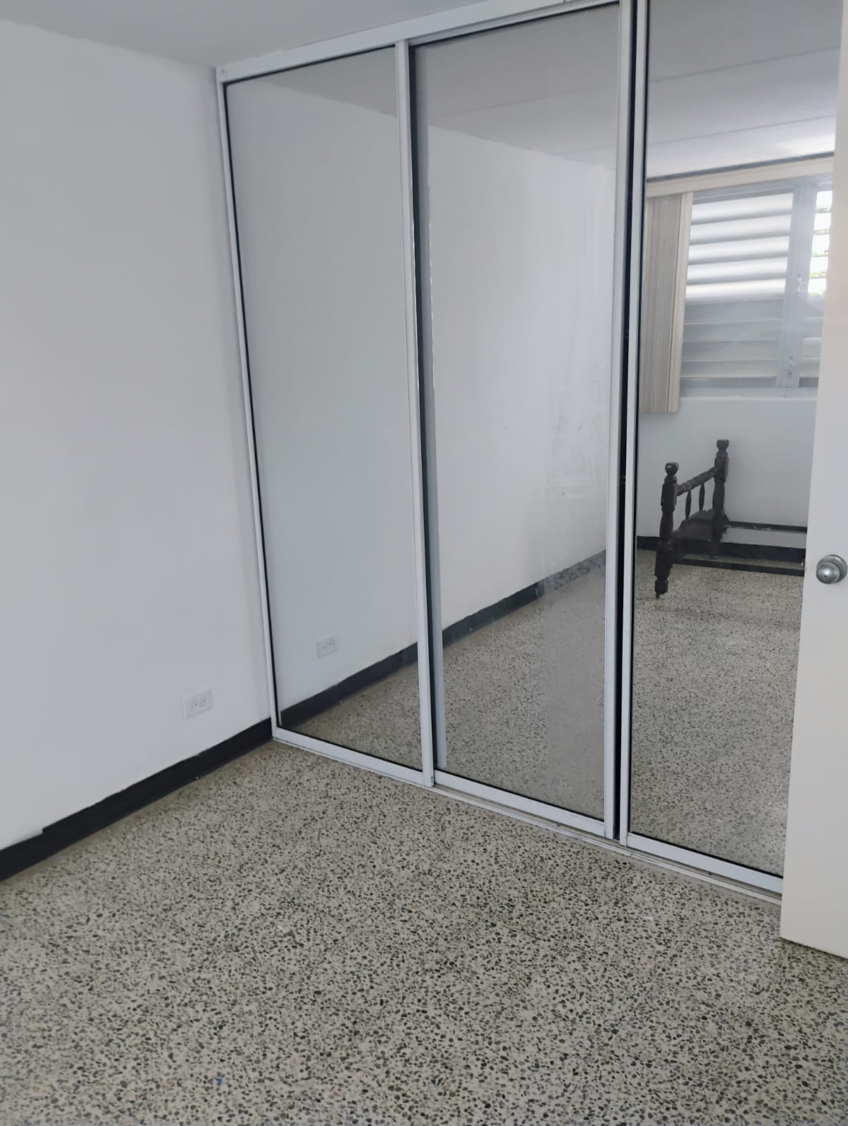 Property Gallery image 0