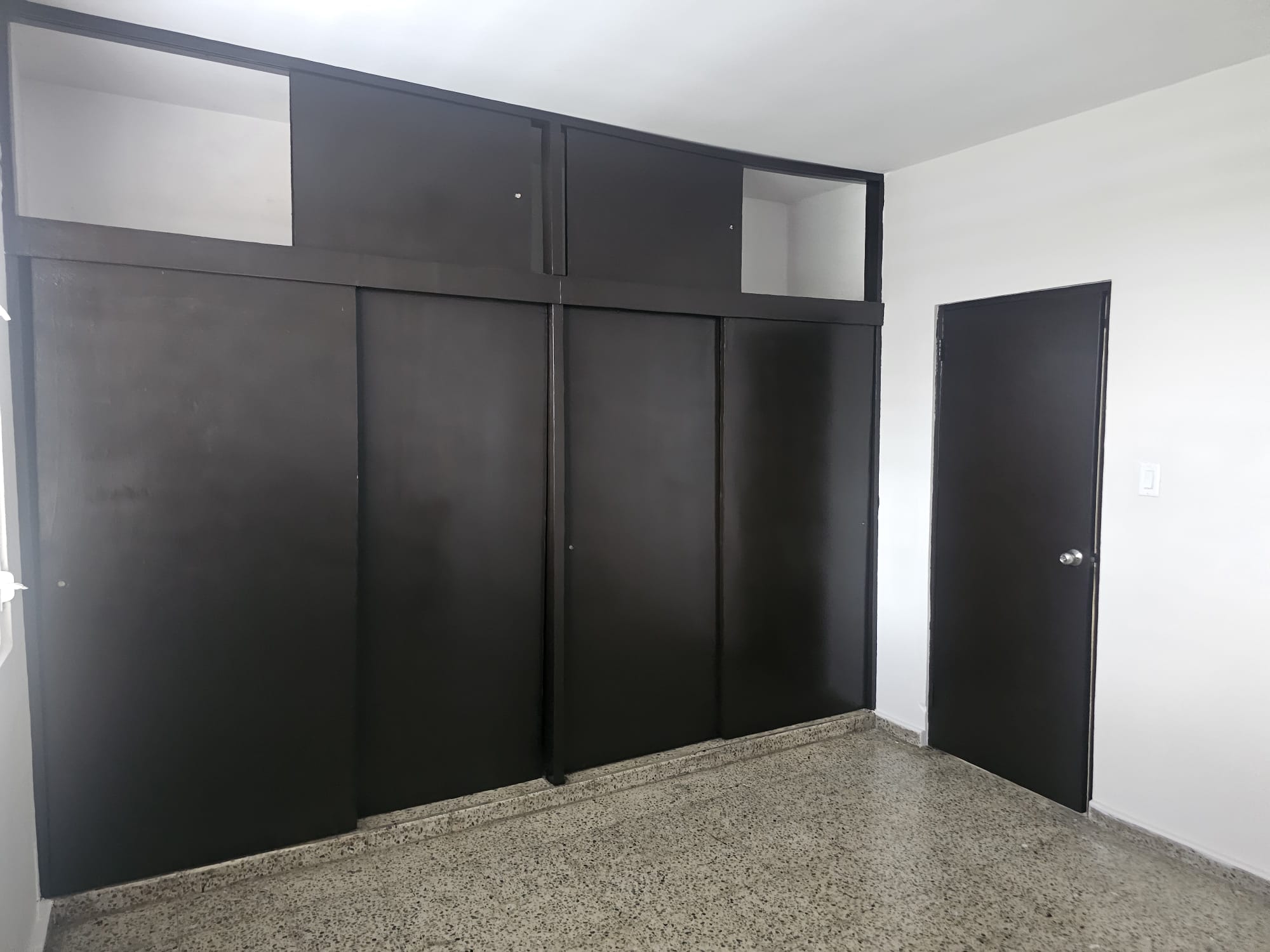 Property Gallery image 0